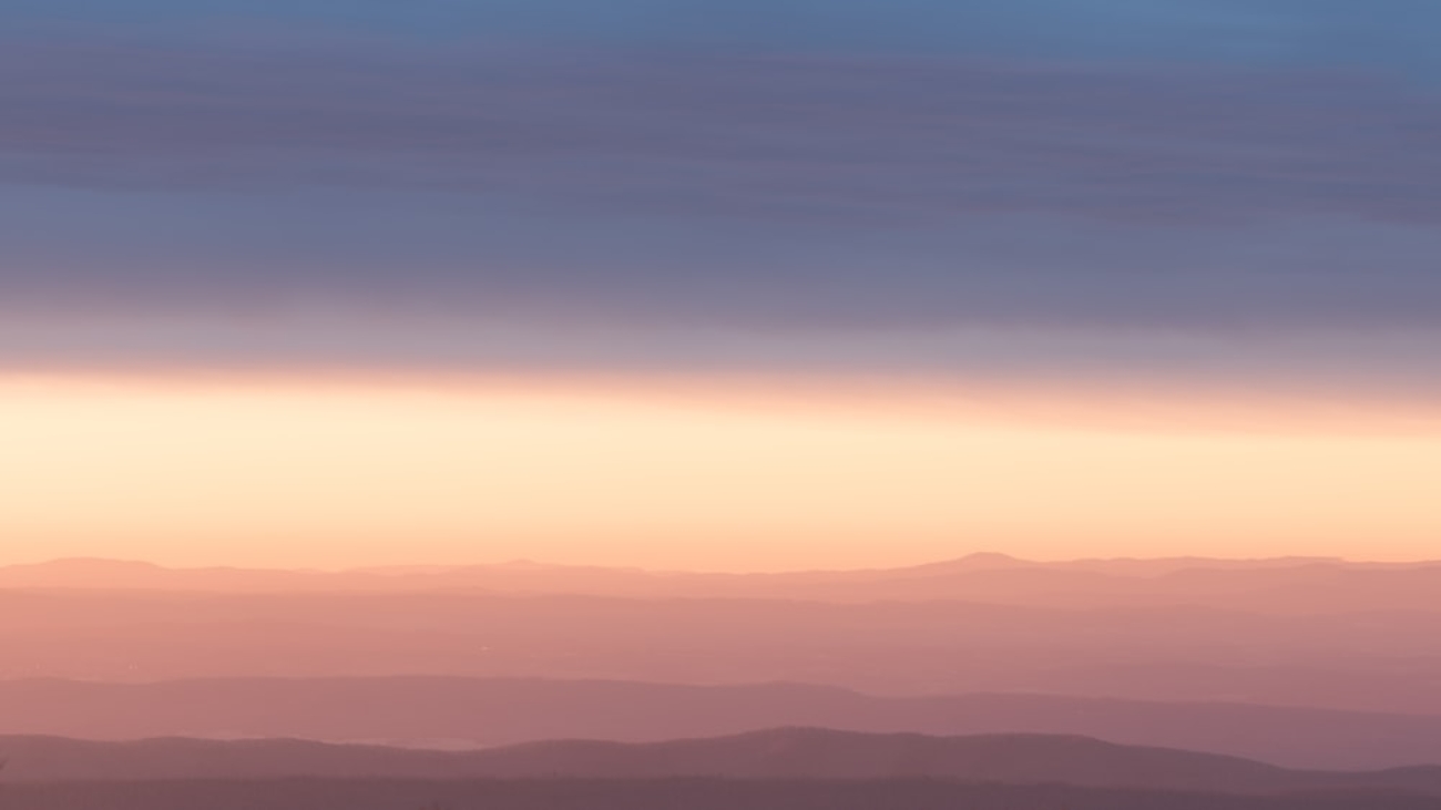 photo-1549213821-4708d624e1d1